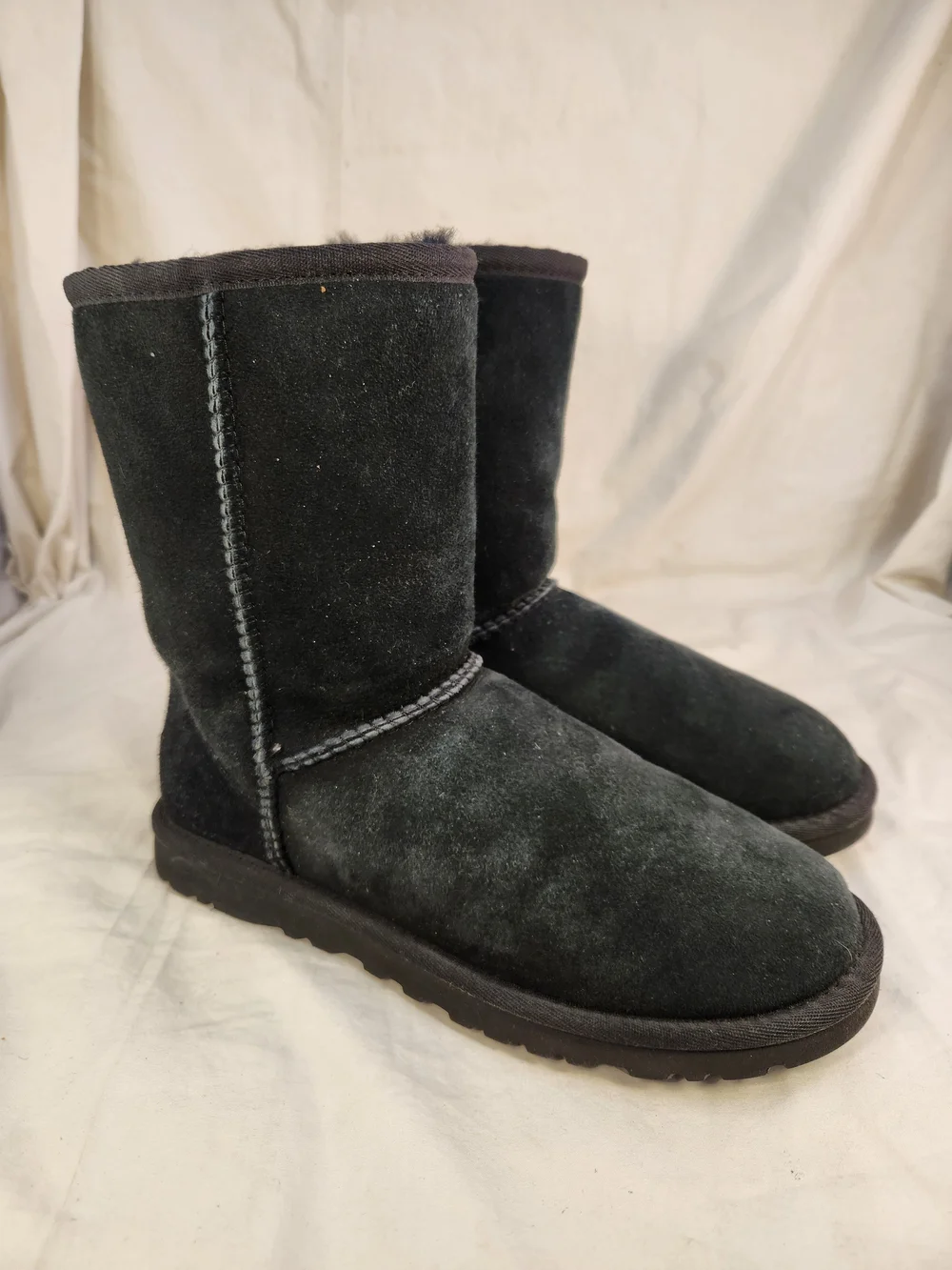 UGG toe mtrcyclecase slip